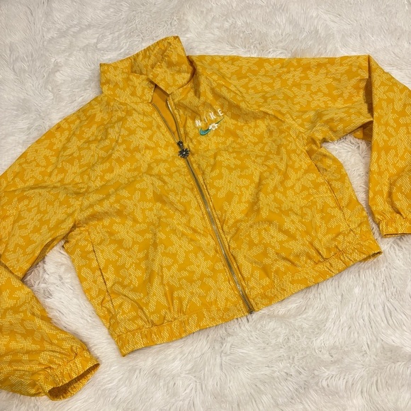 Women's Nike Sportswear AOP Woven Jacket Yellow Daisy Size Small - Picture 6 of 16